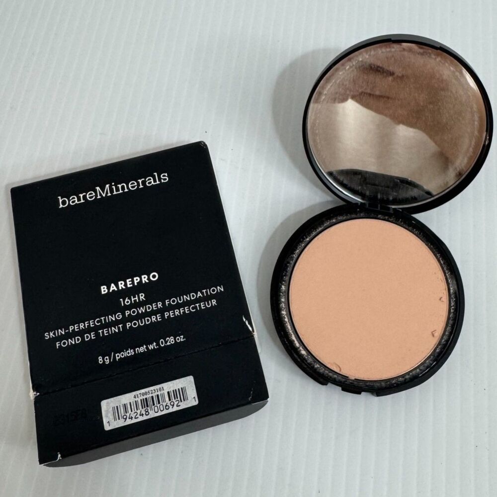 bareMinerals BAREPRO 16HR Powder Foundation Fair 10
